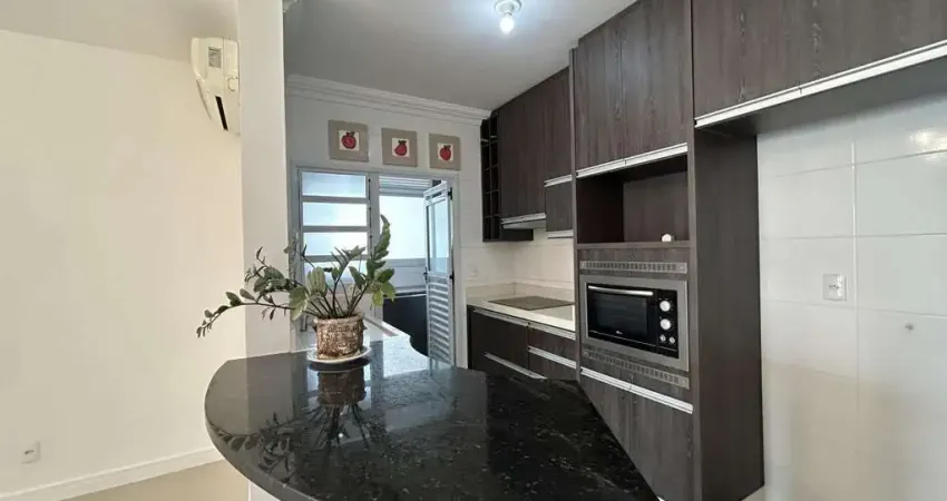 Apartamento desocupado à venda no Estreito, Florianópolis/SC