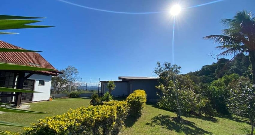 Casa em condomínio fechado, no Bosque das Mansões, São José.
