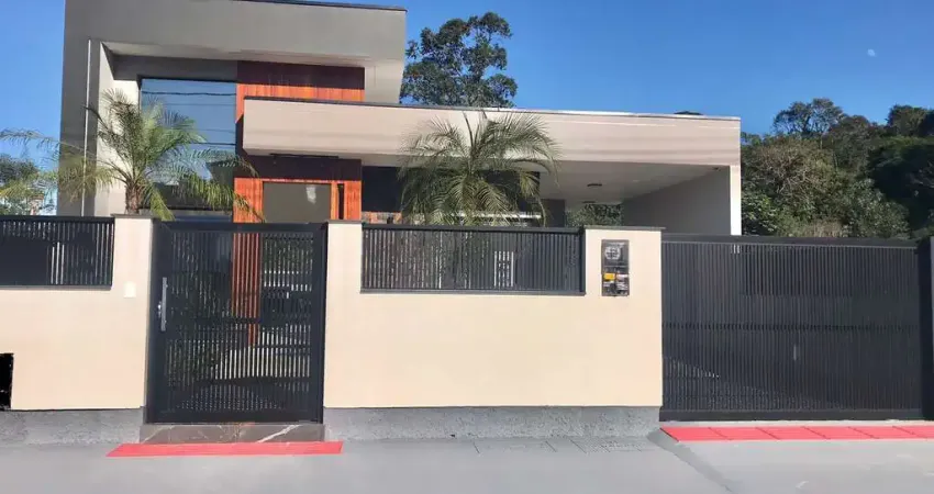 Casa com 3 dormitórios sendo 1 suíte em Potecas - São José/SC