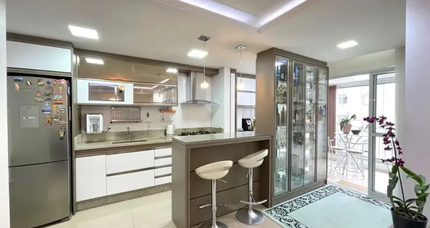 Amplo apartamento com suíte e 02 sacadas á venda no Bela Vista, São José SC