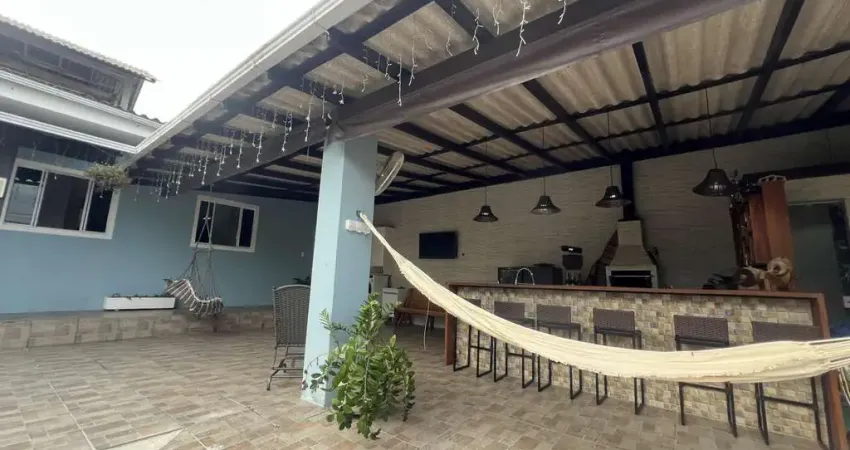Casa 03 dormitórios sendo 01 suíte à venda localizada no bairro Ipiranga, São José-SC