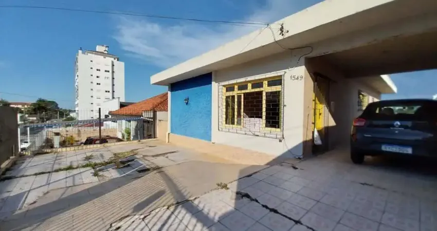 Ampla casa à venda com 05 dormitórios no Bairro Areias São José SC.