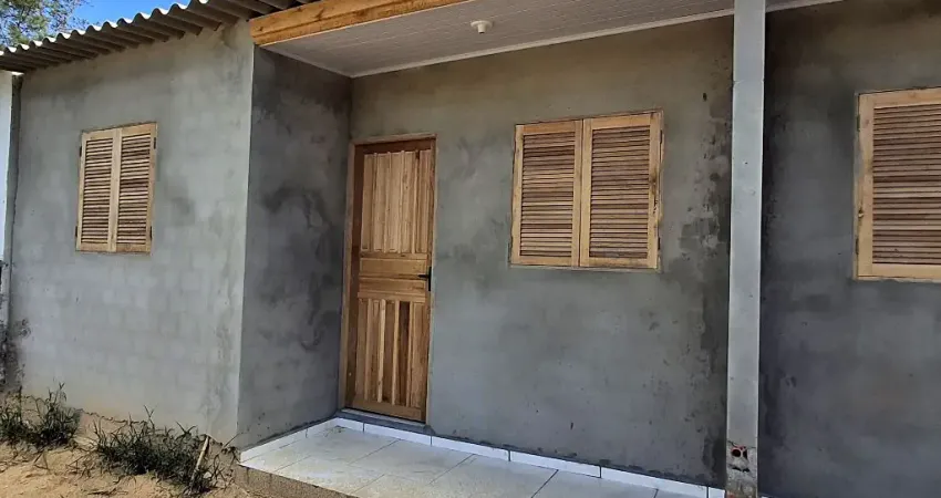 Casa nova em fase de construção a menos de 100m do mar em Cidreira em bairro amplamente de moradores.