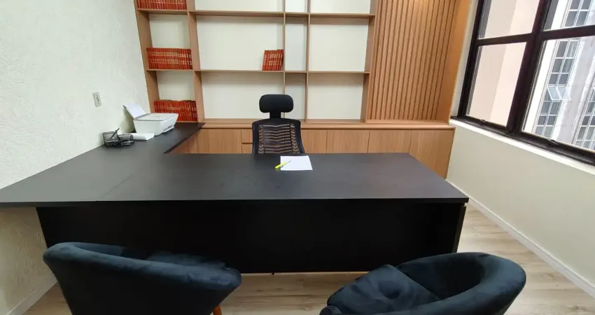 Excelente sala comercial com 3 salas a venda no centro empresarial formato.