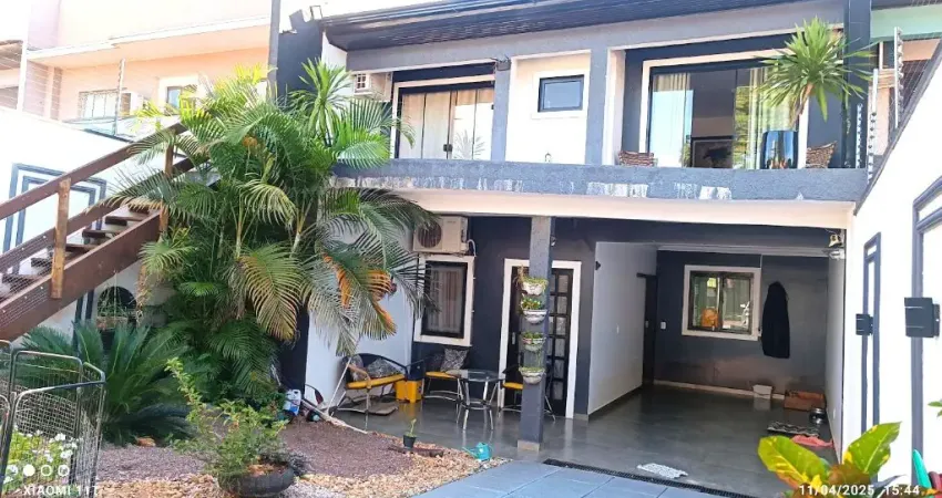 Sobrado com 2 Suítes e 2 dormitórios com 228m² total – Recanto Tropical - Cascavel/PR