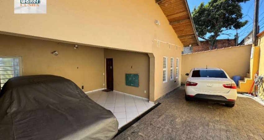 Vendo Casa Jardim Florence região do Campo Grande ampla possuindo 4 dormitórios Aceita Financiamento e FGTS
