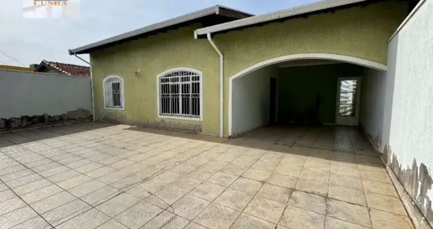Vendo Casa Jardim Aeronave região do Ouro Verde 3 dormitórios suíte quintal amplo e ótima localização R$ 550 mil