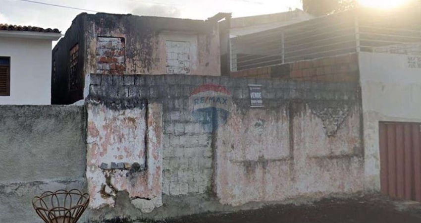Casa em Jaguaribe 'Precisando de Reconstrução Total' (Preço Reduzido!)