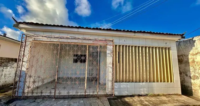 Casa com 3 quartos à venda na Rua Guadêncio Palmeira da Costa, 59, Água Fria, João Pessoa