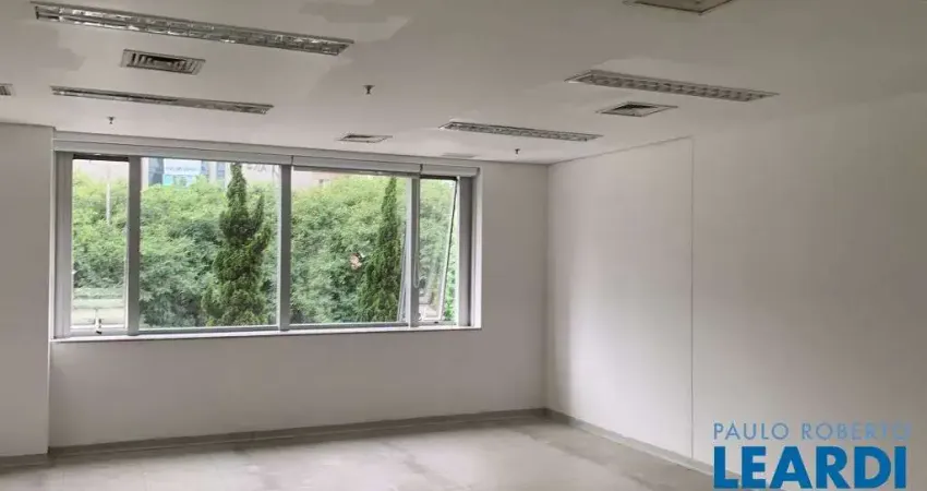 Ponto comercial para alugar na Rua Vergueiro, Vila Mariana, São Paulo