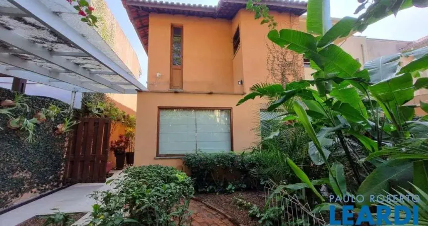 Casa com 3 quartos à venda na Rua Maranduba, Aclimação, São Paulo