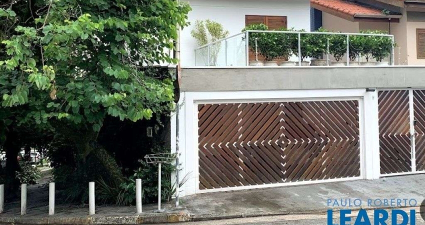 Casa com 3 quartos para alugar na Rua Turi, Vila Madalena, São Paulo