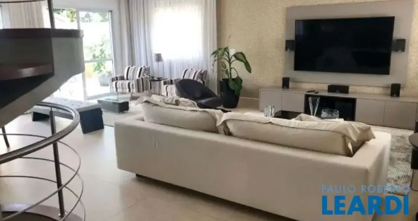 Casa em condomínio fechado com 6 quartos à venda na Rua Cristóvão Pereira, Brooklin, São Paulo