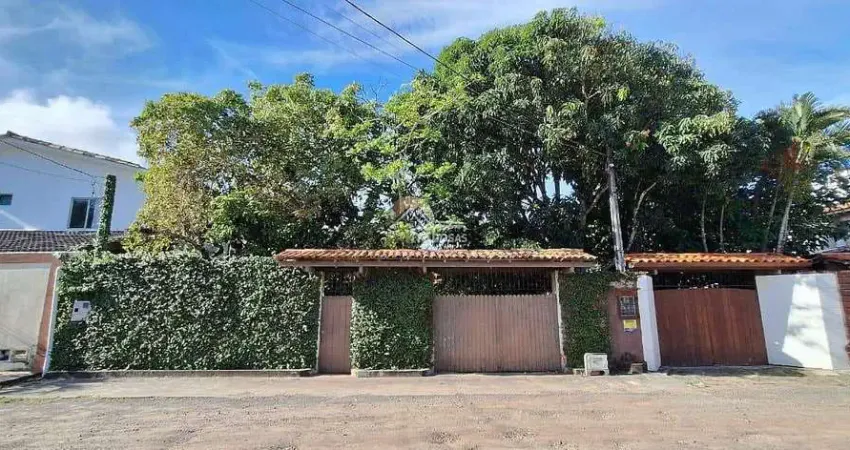 Casa nascente em condomínio fechado em buraquinho, píer privativo no rio joanes, 700 m², 4 quartos