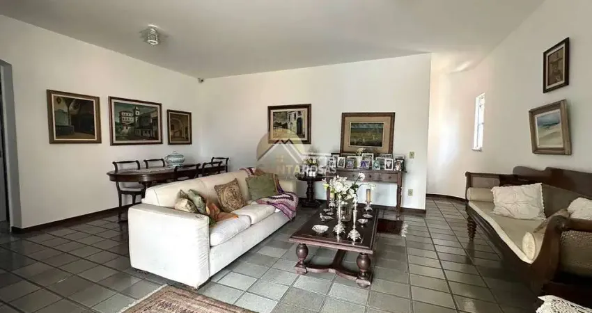 Canela: 3/4 nascente, 130 m², varanda e 3 ambientes; condomínio clube com piscina, academia e salão