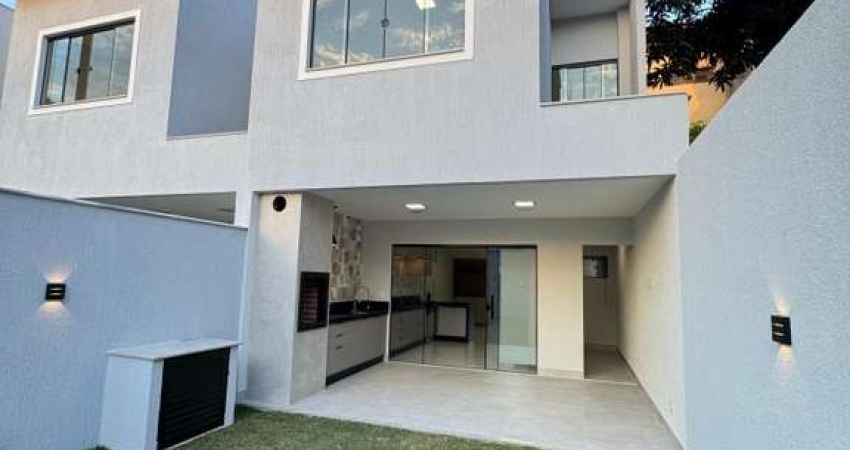 Duplex para Venda em Macaé, Lagoa, 3 dormitórios, 1 suíte, 3 banheiros, 1 vaga