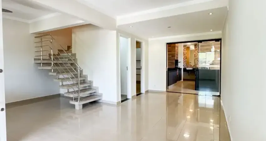 Linda casa localizada no exclusivo Evidence Resort, ideal para quem busca conforto, segurança e qualidade de vida.