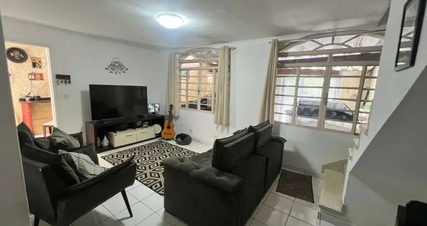 Sobrado com 161 m² 3 Dormitórios sendo 1 Suíte 2 Vagas de Garagens
