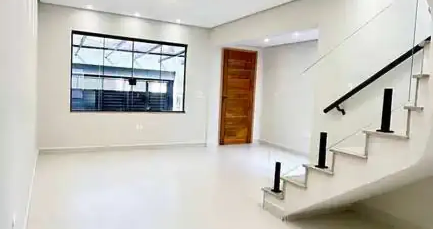 Sobrado de 155 m² 3 Dormitórios sendo 3 Suítes e 2  Vagas de Garagens