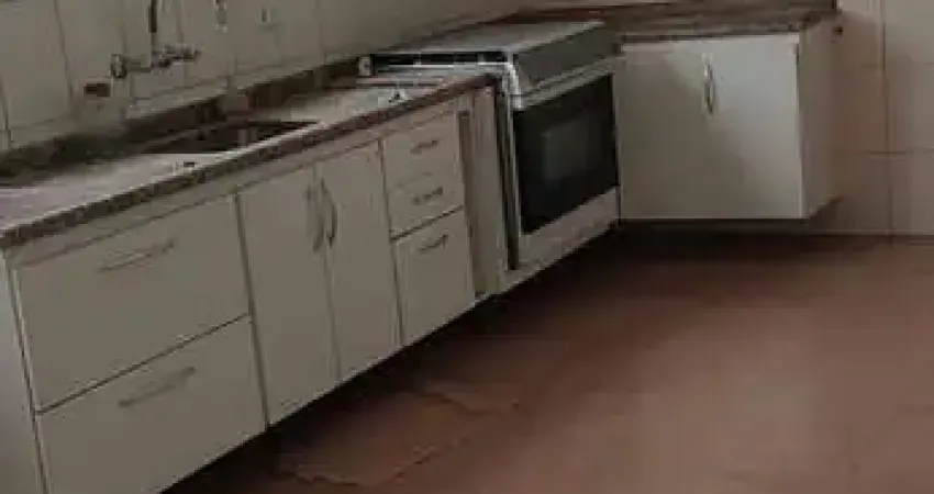 Sobrado com 225 m² 3 Dormitórios 1 Suíte e 4 Vagas de Garagens