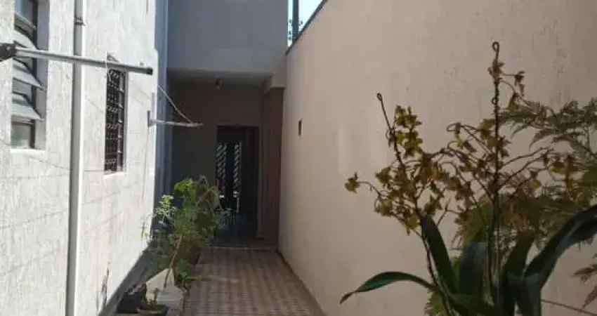 Sobrado 3 Dormitórios e 2 Vagas de Garagens Estuda Permuta