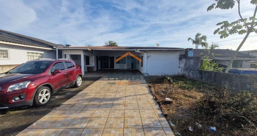 Casa com 03 dormitórios em Shangri-lá