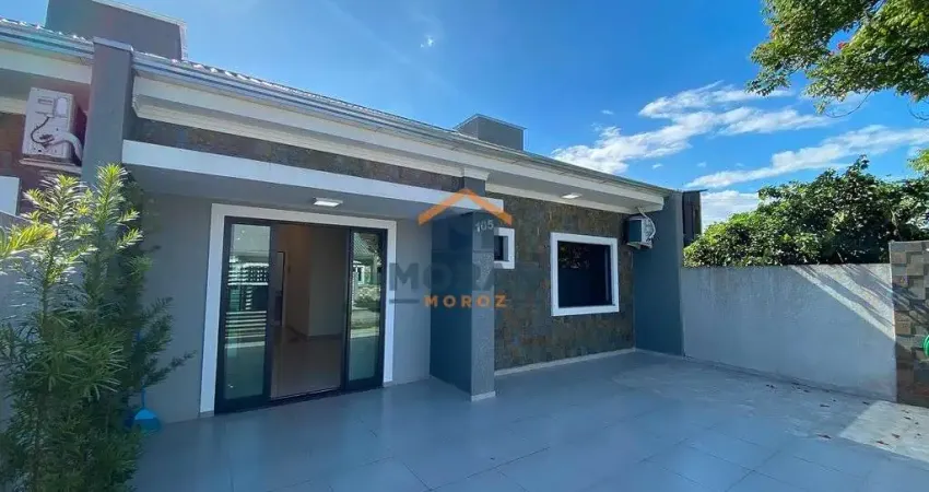 Casa com 03 dormitórios na Praia