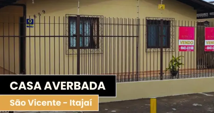 Casa averbada com ótima localização - 3 dormitórios e 2 banheiros
