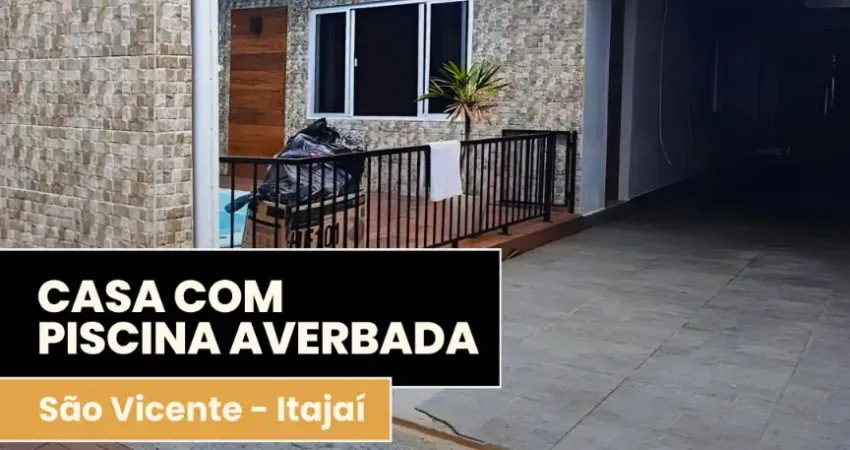 Casa Completa e Averbada com Piscina, 03 Dormitórios e 01 Suíte em Área Ampla