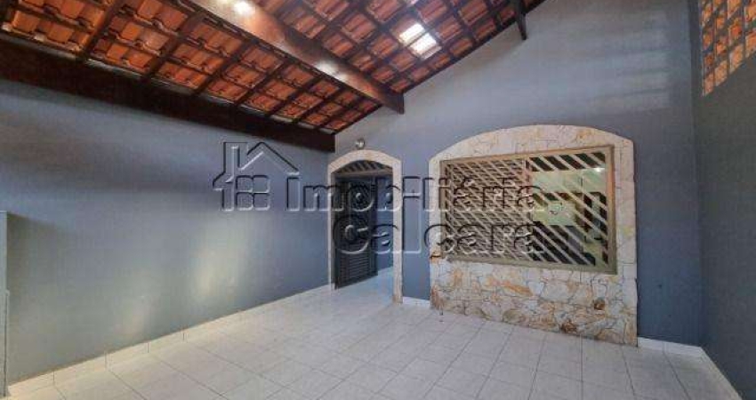 Casa com 02 dormitórios no Jardim Imperador, á 100 metros da praia!