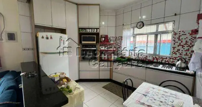 Casa para Venda em Praia Grande, Jardim Princesa, 2 dormitórios, 1 suíte, 2 banheiros, 6 vagas