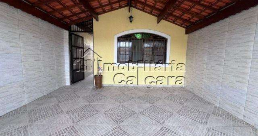 Casa á venda com 02 dormitórios, á 300 metros da praia no Caiçara!!!