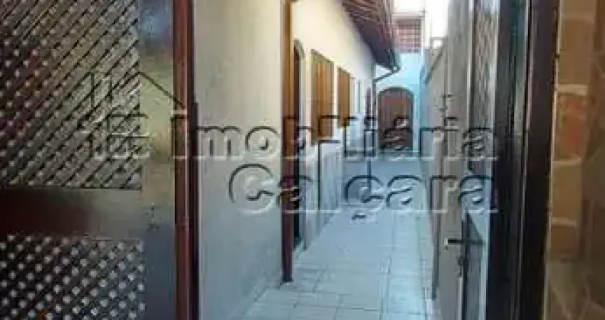 Casa no Bairro Maracanã, á 300 metros da praia, vem conhecer!