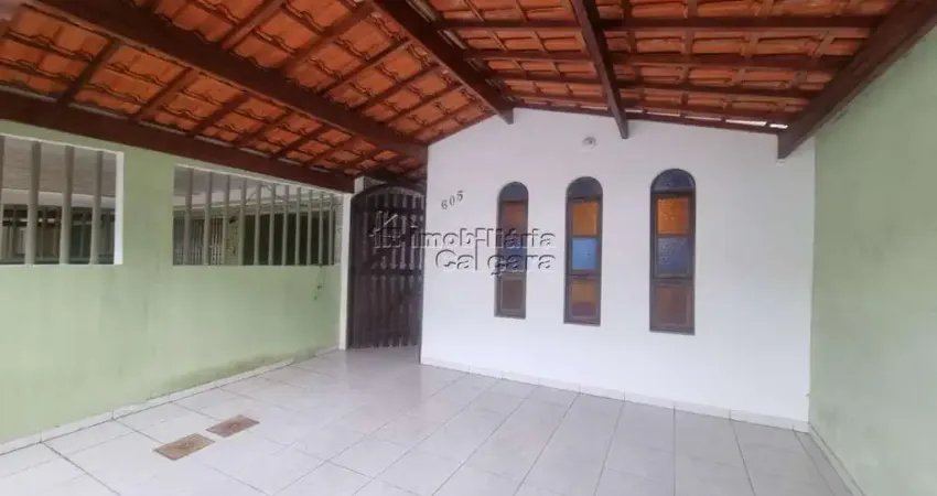 Casa no Bairro Caiçara, com 02 dormitórios á 500 metros da praia!!