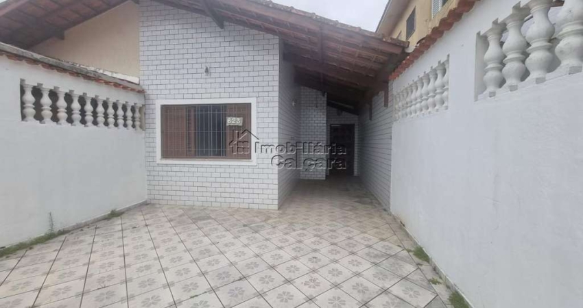 Excelente oportunidade, casa com 02 dormitórios, no Bairro Caiçara á 500 metros da praia