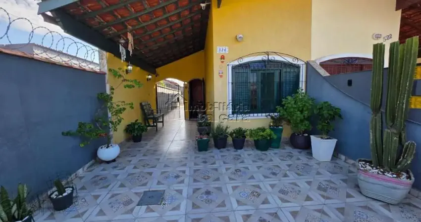 Casa no Jardim Imperador, com 02 dormitórios á 500 metros da praia!!!