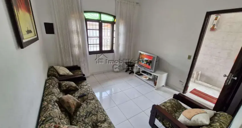 Casa com 02 dormitórios, á 600 metros da praia no Jardim Imperador!!!