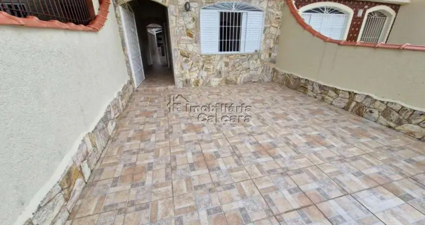 Casa com 03 dromitórios, á 100 metros da praia no Jardim Real!!!