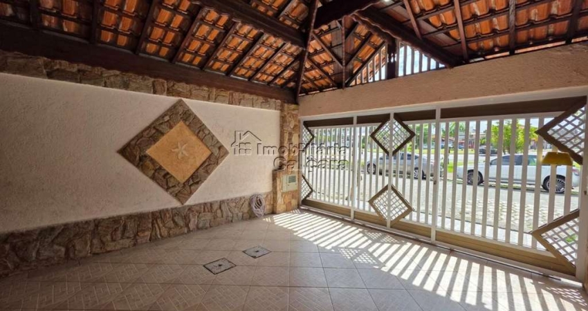 Casa com 03 dormitórios no Caiçara, á 600 metros da praia!!!
