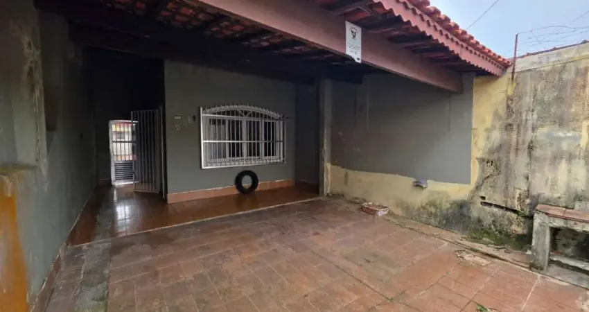 Casa no Caiçara com 02 dormitóros, próximo ao mar!!!!