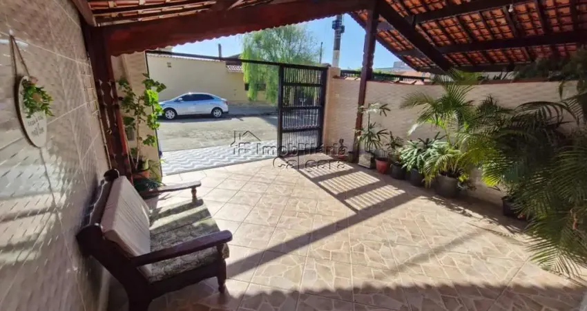 Casa com 02 dormitórios, no Jardim Real á 300 metros da praia!!