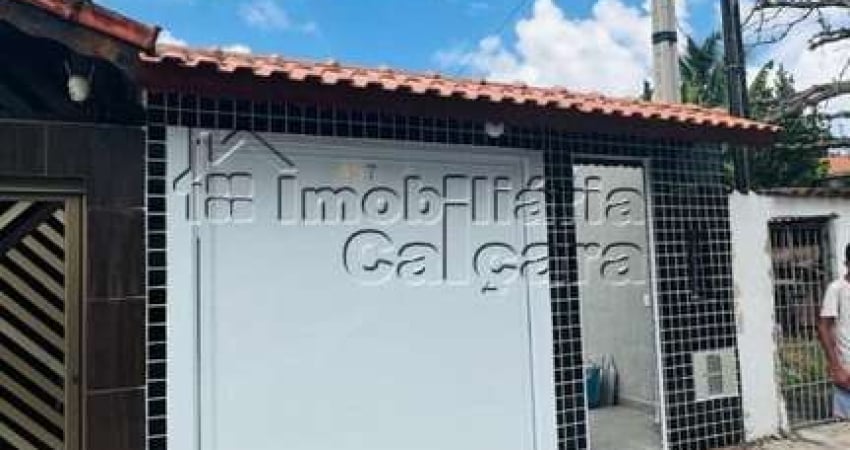 Casa com 02 dormitórios no Jardim Real, com piscina!!!