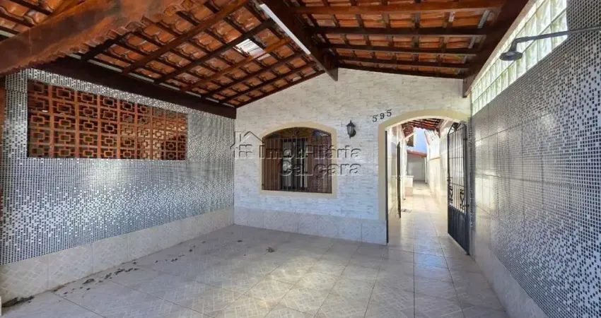 Casa 2 dormitórios no bairro jardim imperador! 500m da praia