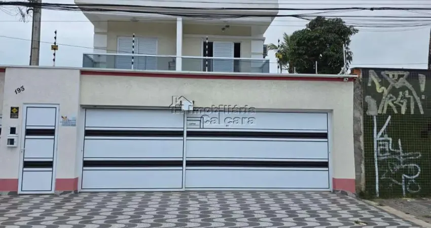 Casa em condomínio fechado com 02 dormitórios, á 190 metros da praia!!!