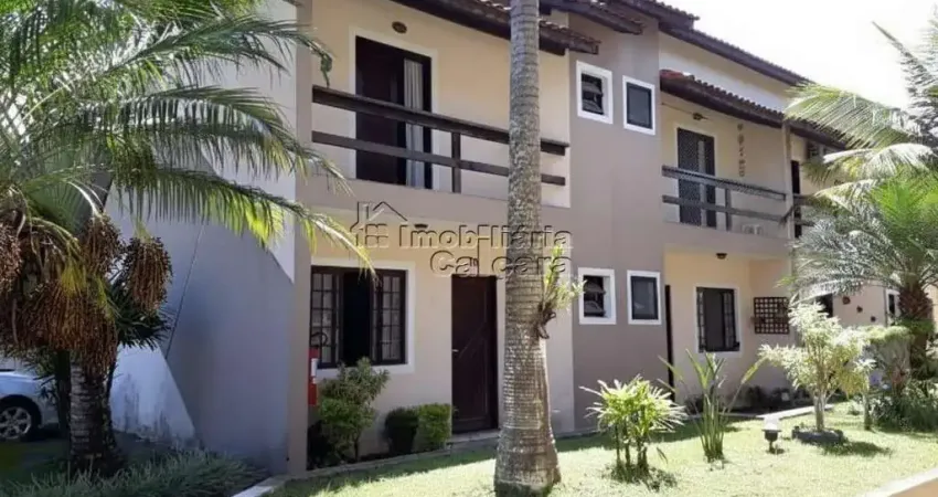 Sobrado com 02 suítes, á 600 metros da praia, em ótimo condomínio!!!