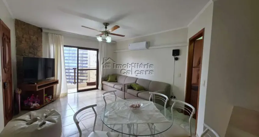 Apartamento com 03 dormitórios, á 100 metros da praia no Caiçara!