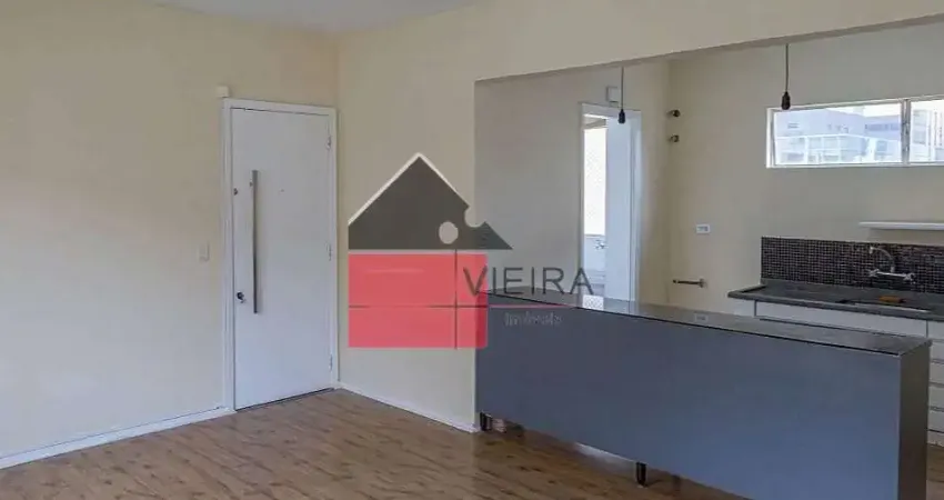 Apartamento com excelente localização, recém reformado e com todos as comodidades próximas, à venda