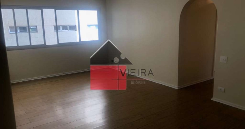 Apartamento em bom estado e ótima planta/distribuição, vista lateral, reformado, pronto para moradi