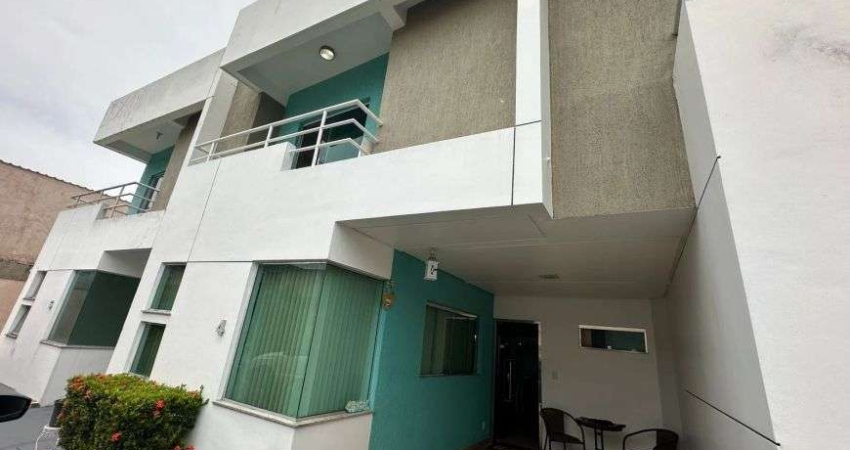 Sobrado mobiliado, próximo a Faculdade Nilton Lins, 03 quartos, 3 banheiros, sala ampla, linda a cas