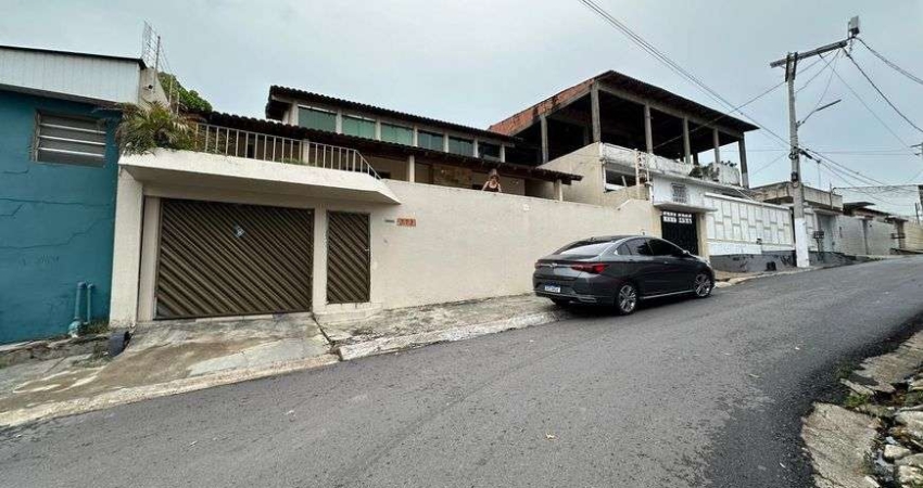 Casa dois pavimentos, próximo ao CSU, com 271m² construído, 5 quartos, localização ótima - Manaus